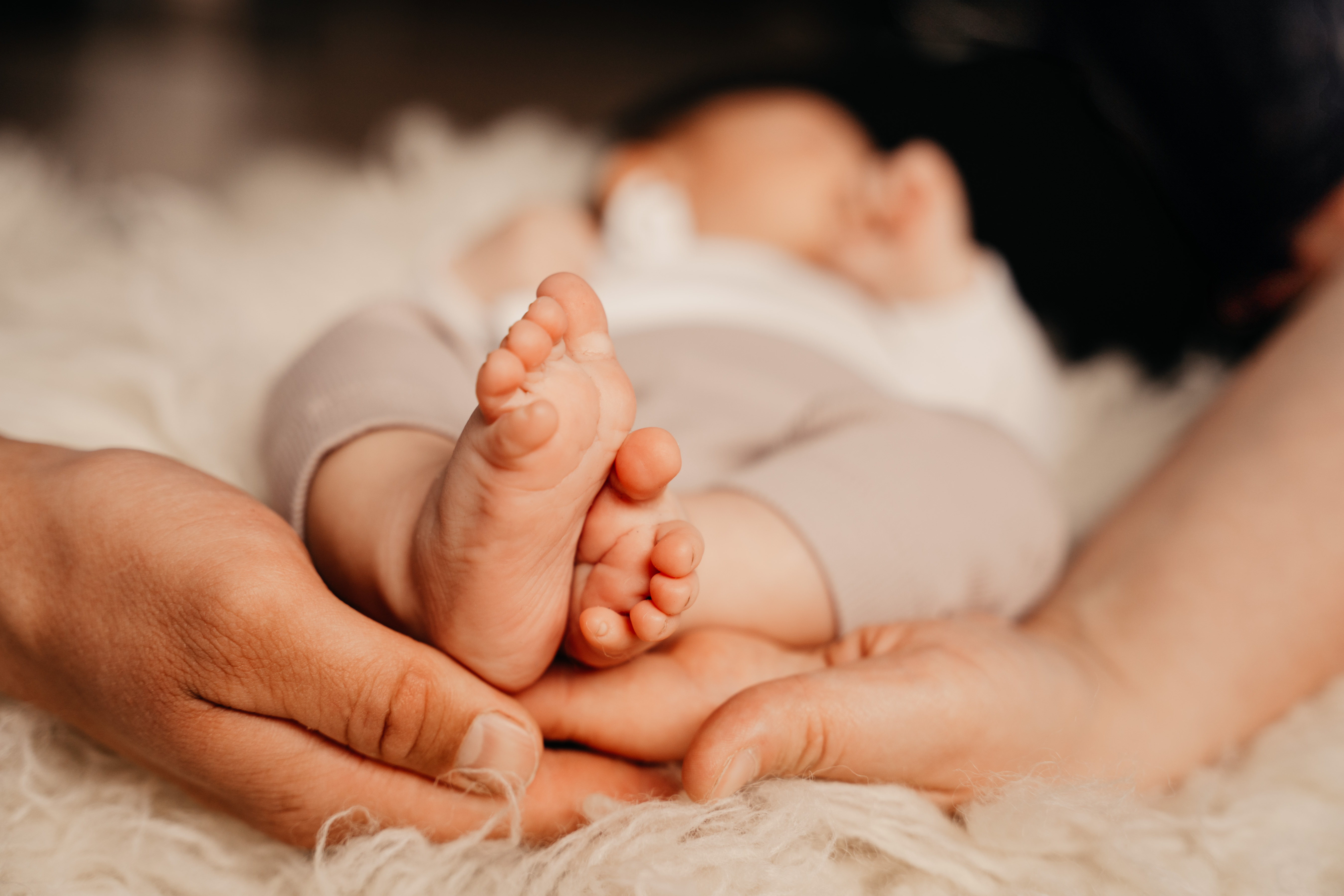 Sicheres Newborn-Shooting: Posing, Composites und was ich nie machen würde
