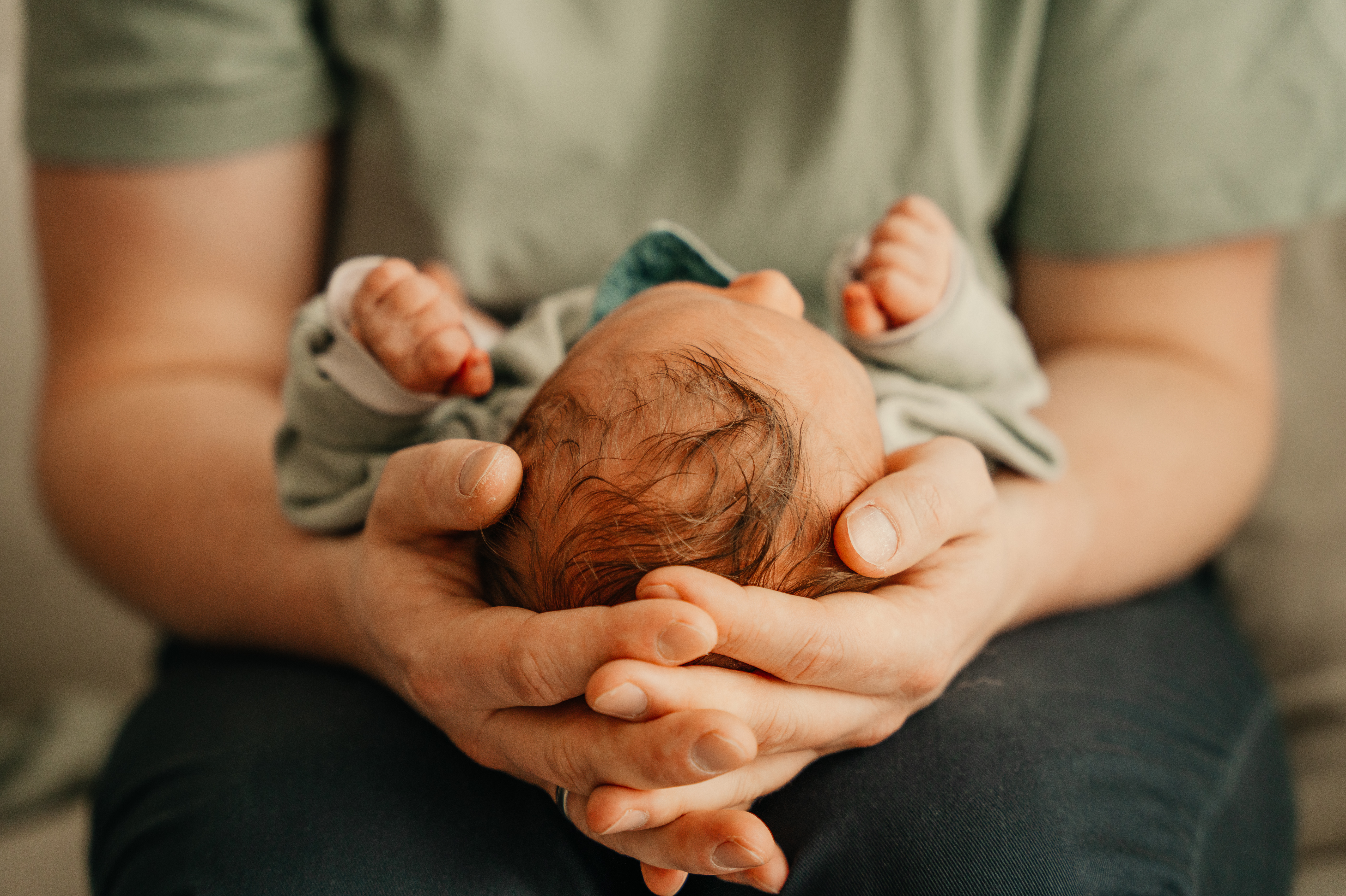 Newborn-Shooting Outfits: was Eltern, Baby und Geschwister anziehen sollten